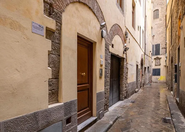 Historic Steps From Duomo & Uffizi